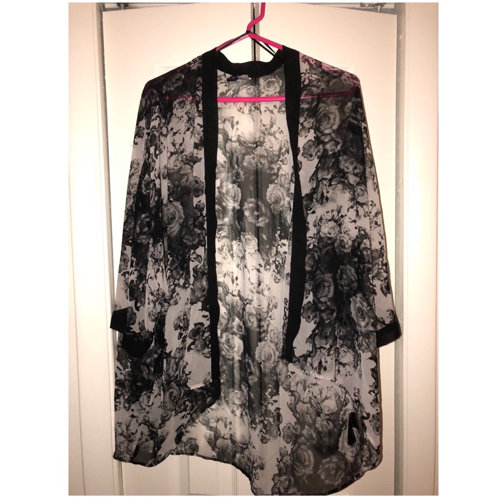Black an White Print Kimono
